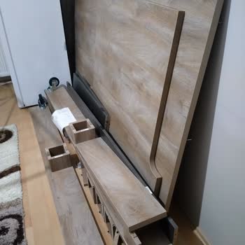 İstikbal'den 90 Günlük Teslimat Krizi: Çocuk Yerde Yatıyor!