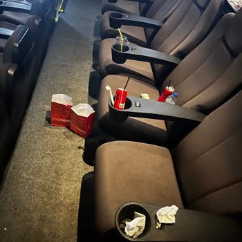 Sinema Salonunda Hijyen Sorunu ve İlgisizlik