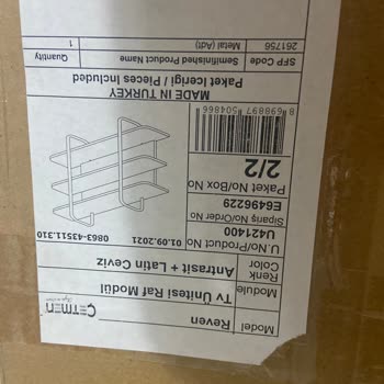 Eksik parça nedeniyle duvar rafı kurulumu aylardır yapılamıyor