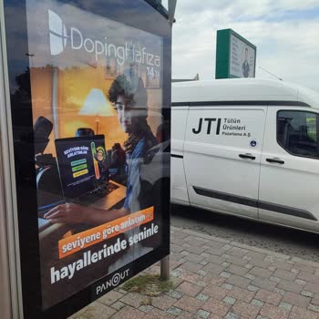 JTI Kadıköy'de Trafik Kurallarına Uymayan Araç Parkı Sorunu!