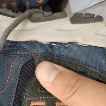 Skechers ayakkabımın yan tarafı açıldı, yalanlarla karşılaştım