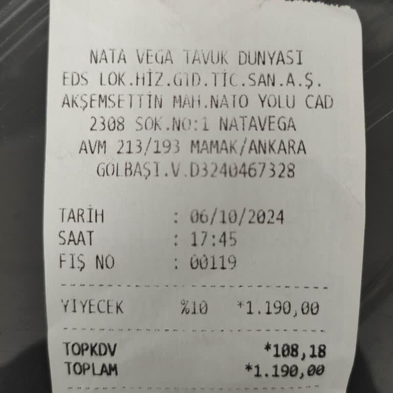 Tavuk Dünyası'nda Hayal Kırıklığı: Kirli Masalar ve İlgisiz Hizmet