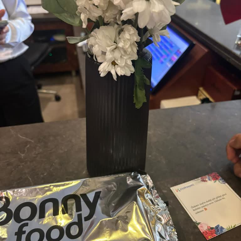 Siparişte Hayal Kırıklığı: Solgun Çiçekler ve Erimiş Çikolata