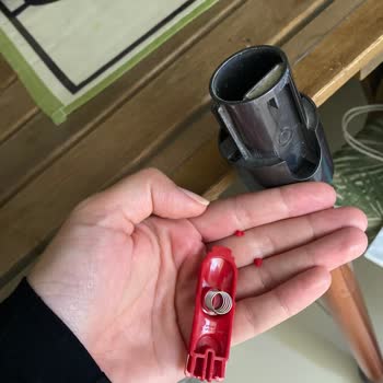 Dyson V10 Boru Başlığı Klips Sorunu