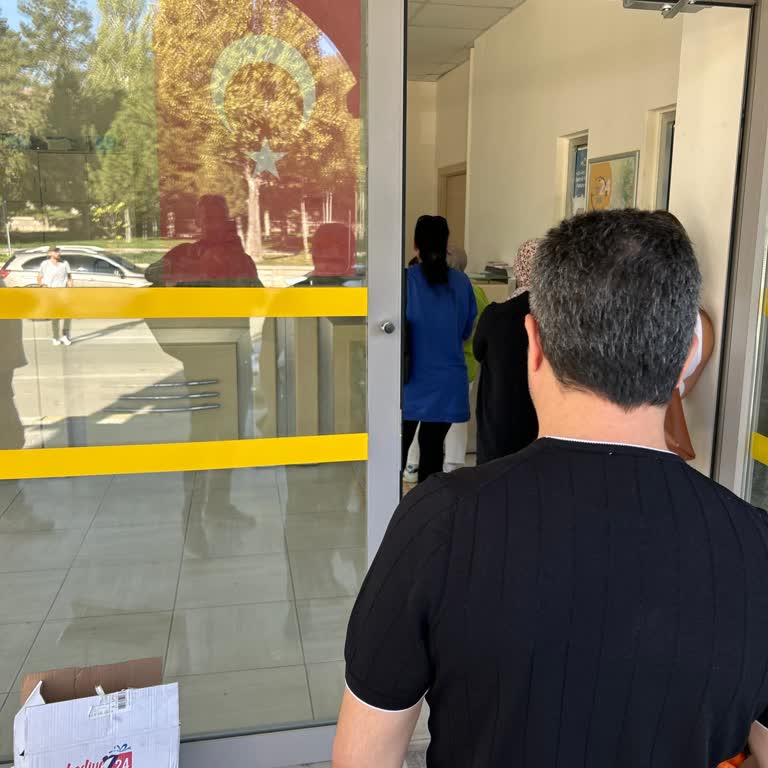 Aksaray PTT Şubesinde Uzun Bekleme Süreleri ve Yetersiz Hizmet