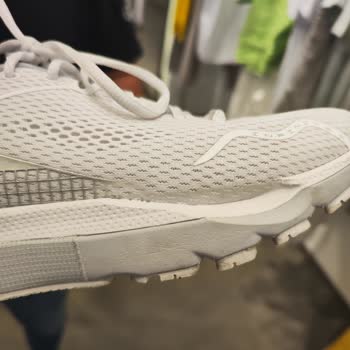 Defective Under Armour Shoes – No Solution After 6 Months of Waiting