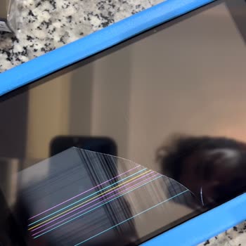 Kırık Tablet ve İlgisiz Satıcı
