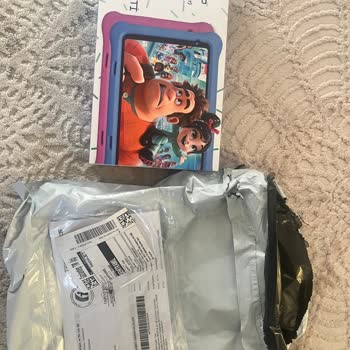 Kırık Tablet ve İlgisiz Satıcı