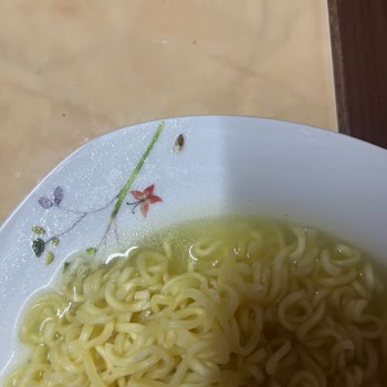 Noodle'dan Çıkan Böcek Şoku
