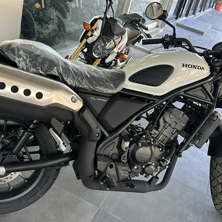 Honda Bayisinden Aksesuar Bekleyişi