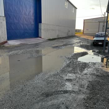Tarsus Belediyesi'nin Asfalt Sorunu Müşterileri Kaçırıyor