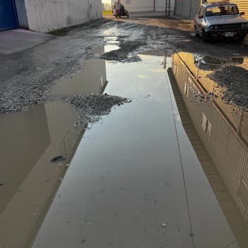 Tarsus Belediyesi'nin Asfalt Sorunu Müşterileri Kaçırıyor