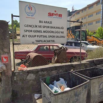 İstanbul Büyükşehir Belediyesi Mahallede Unutulmuş Futsal Sahası Ve Güvenlik Sorunu