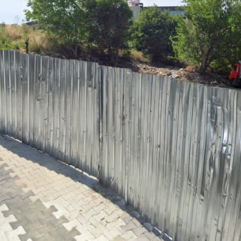 İstanbul Büyükşehir Belediyesi Mahallede Unutulmuş Futsal Sahası Ve Güvenlik Sorunu