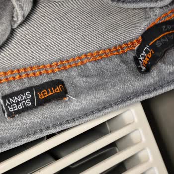 Hızla Yırtılan Kot Pantolon