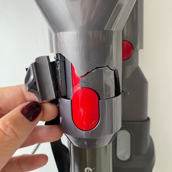 Dyson V8'in Malzeme Kalitesi Hayal Kırıklığı