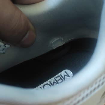 Skechers Ayakkabıda 20 Gün İçinde Yırtılma Sorunu