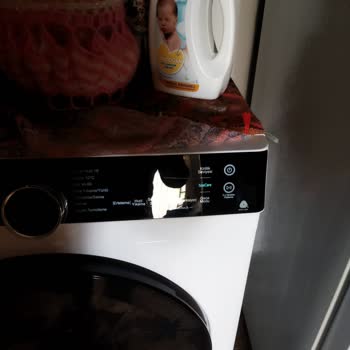 Çiziklerle Dolu Çamaşır Makinesi ve İlgisiz Servis