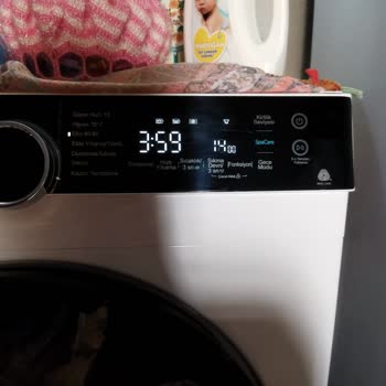 Çiziklerle Dolu Çamaşır Makinesi ve İlgisiz Servis