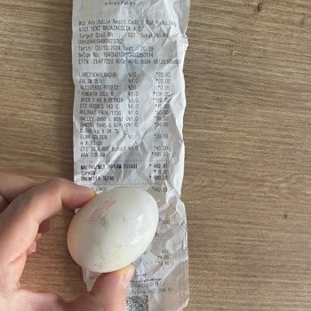 Küflü Yumurtalar ve İlgisiz Mağaza Personeli