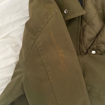 Mango Ceketinde Beklenmedik Renk Değişimi