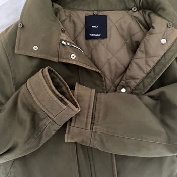 Mango Ceketinde Beklenmedik Renk Değişimi