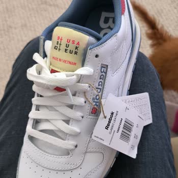 Reebok Schuhe: Falsche Größen und fehlerhafte Aufdrucke nach Bestellung über die offizielle Website