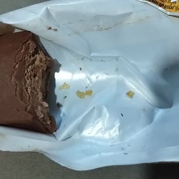 Vow Çikolatada Plastik Parçaları Şoku