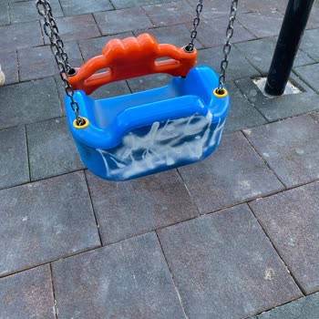 Oyun Parkındaki Uygunsuz Çizimlere Acil Çözüm