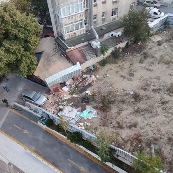 Bostancı'da Çöplüğe Dönüşen İnşaat Alanı