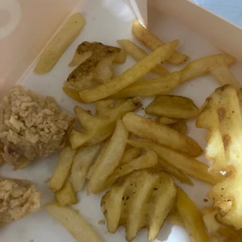 Siparişte Hayal Kırıklığı: Çiğ Nugget ve Karışık Patates