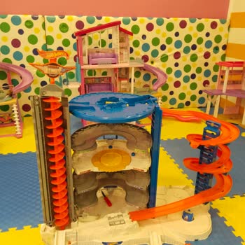 Playland Oyun Alanında Hayal Kırıklığı: Oyuncaklar Eksik ve Kırık