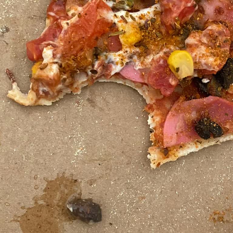 Pizza Siparişimde Zeytin Çekirdeği Şoku!