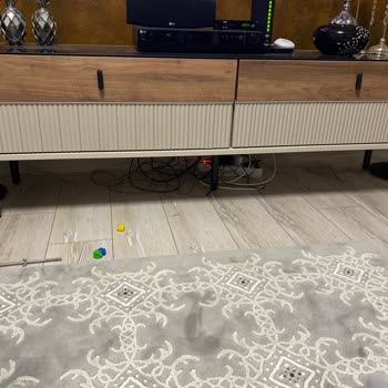 Çekmeceleri Kullanılamayan TV Ünitesi ve Çözüm Üretemeyen Servis