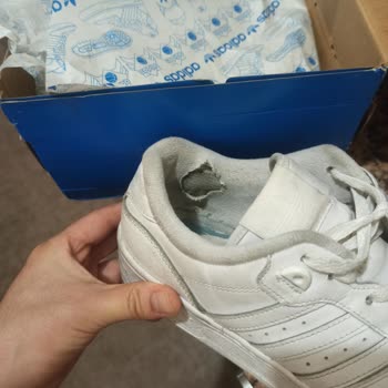 Adidas Ayakkabıda Erken Yıpranma Sorunu