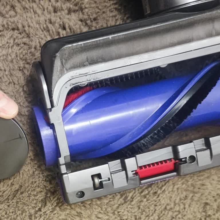 Dyson V15 Süpürge Başlığı Sorunu: Çıkarılamayan Fırça ve Kırılan Parçalar