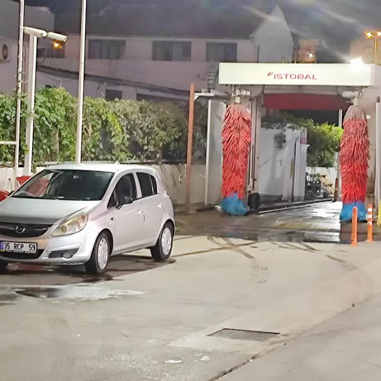 Otomatik Yıkama Makinesi Dikiz Aynası Kapaklarını Kırdı