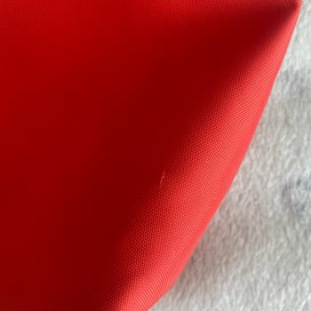 Kırmızı Çanta Hayal Kırıklığı: Yırtık ve Lekeli Geldi