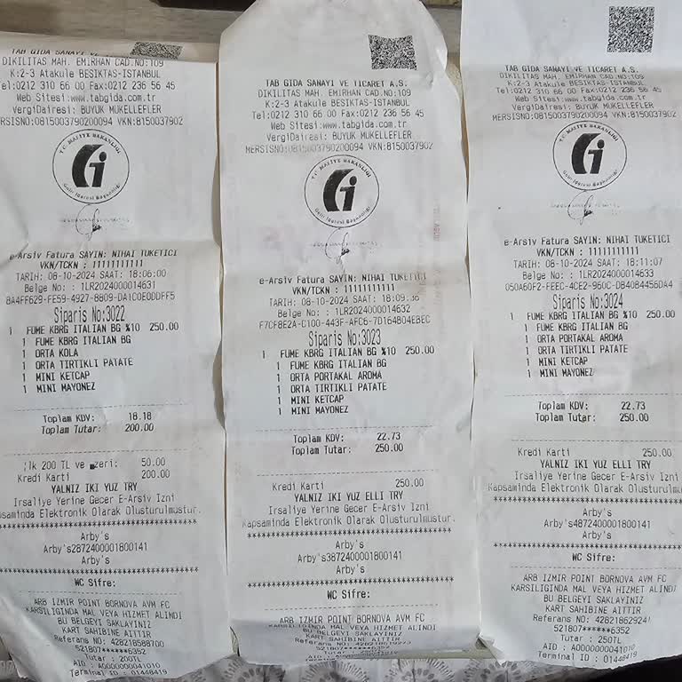 Arby's İzmir'de Zorlayıcı ve Saygısız Personel Deneyimi