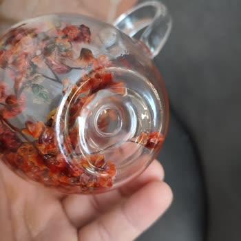 Delik Bardak ve Suçlayıcı Üslup