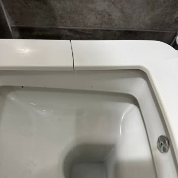 Klozet Kapakları: Sürekli Kırılan Sorun