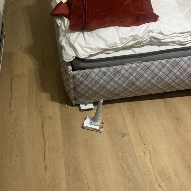 Kırılan Karyola ve Anlamsız Ücret Talebi