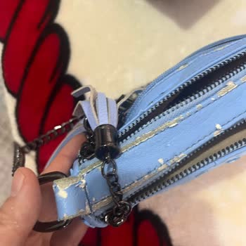 Aldığım deri çanta soyulmuş ve fermuarları bozuk çıktı