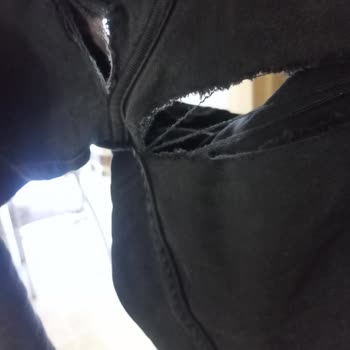 DeFacto Jeans Risse und schlechte Qualität nach nur viermal Tragen