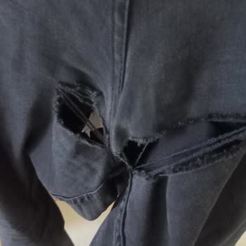 DeFacto Jeans Risse und schlechte Qualität nach nur viermal Tragen