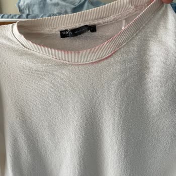 Domestos Beyaz Tişörtümü Pembeye Boyadı