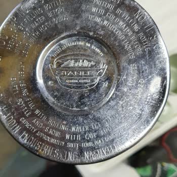 Stanley 1.9 Liter Thermoskanne hält nicht warm oder kalt, keine Lösung durch Kundendienst