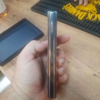 Samsung Fold 4'ün menteşe sorunu kronik mi?