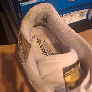 Adidas Ayakkabının Anormal Aşınması ve Mağaza Reddi