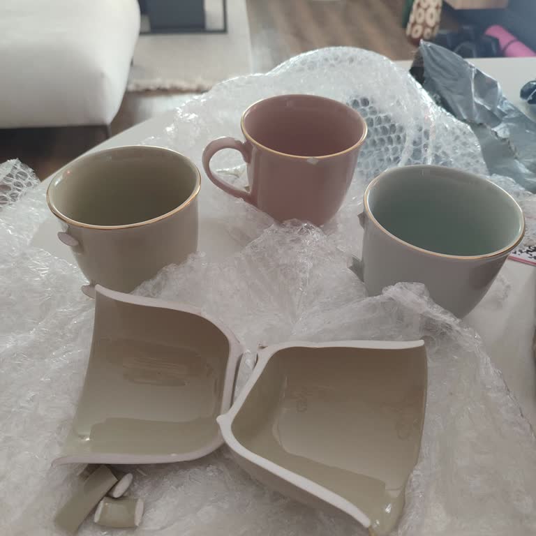 Kırık Kupa Bardaklar ve Yetersiz Paketleme Sorunu